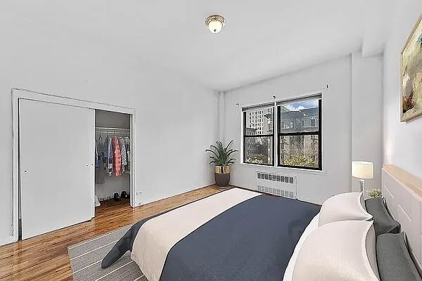 Building Photo - 215 W 101st St