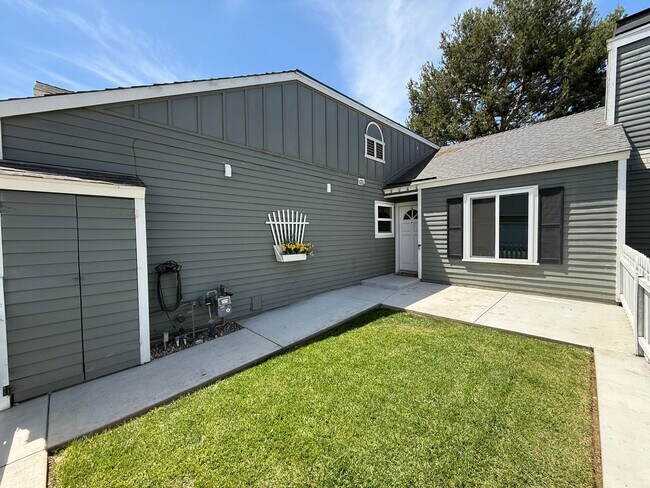 Building Photo - 1623 Point Lobos Ln