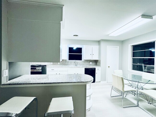 Building Photo - 6410 Neff St