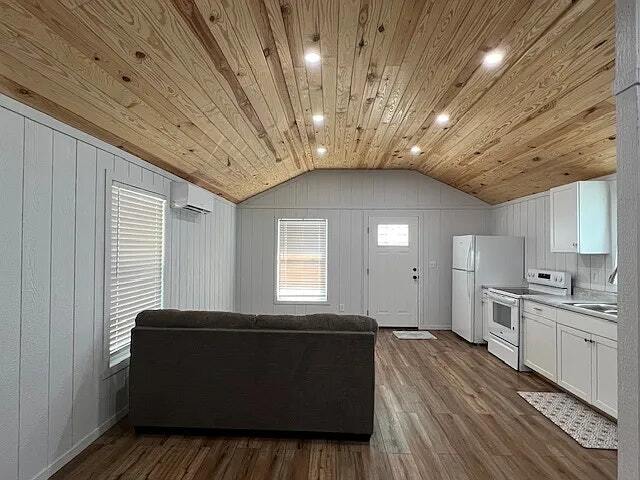 Building Photo - 1674 N Oliver St