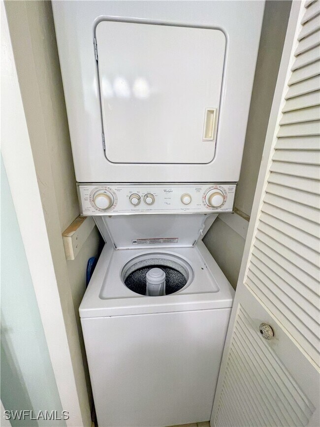 Building Photo - 260 Southbay Dr