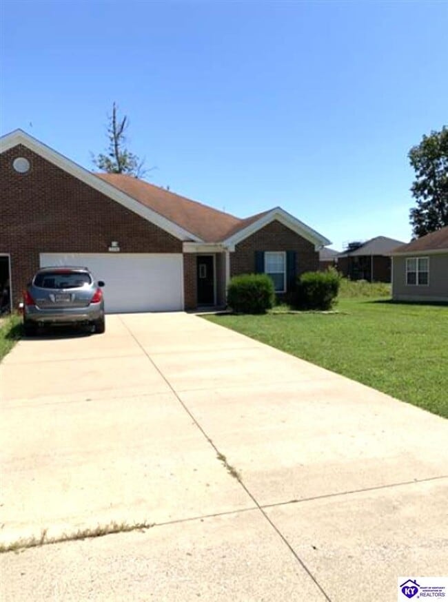 Primary Photo - 124 Clover Ct
