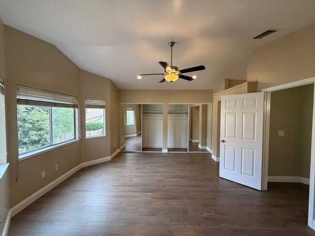 Building Photo - Updated two story home in Sylvan School Di...