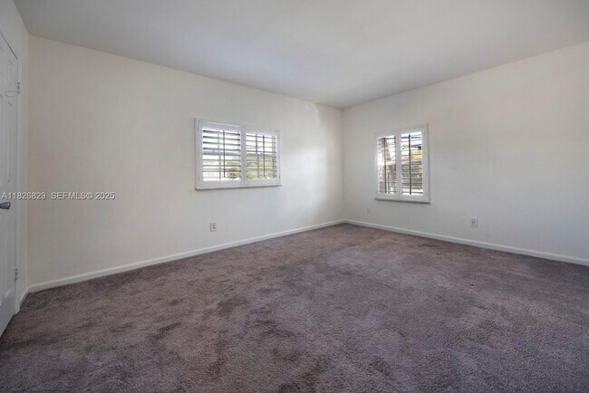 Building Photo - 1405 Miami Rd