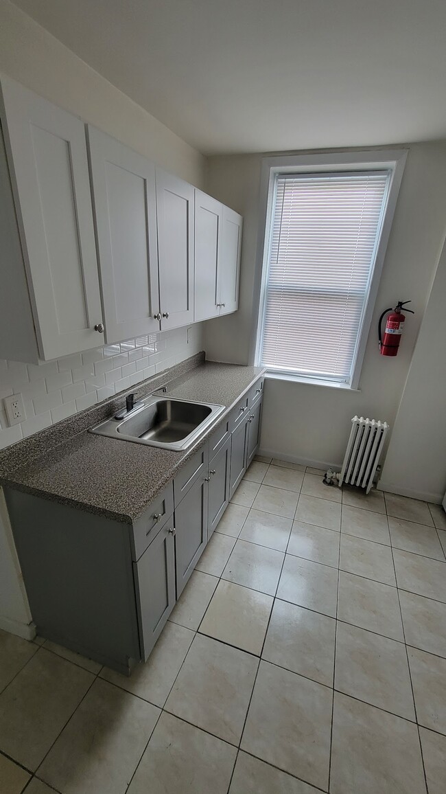 Building Photo - 31 67th St