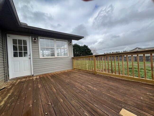 Building Photo - Move In Ready!!