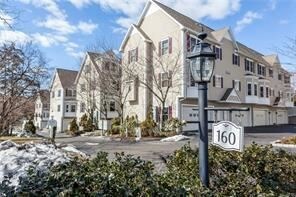 Building Photo - 2 br, 2.5 bath Townhome - Glenbrook Gables
