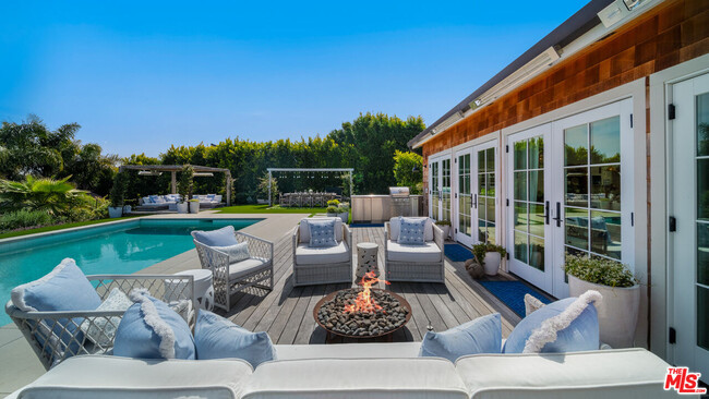 Building Photo - 6540 Dume Dr