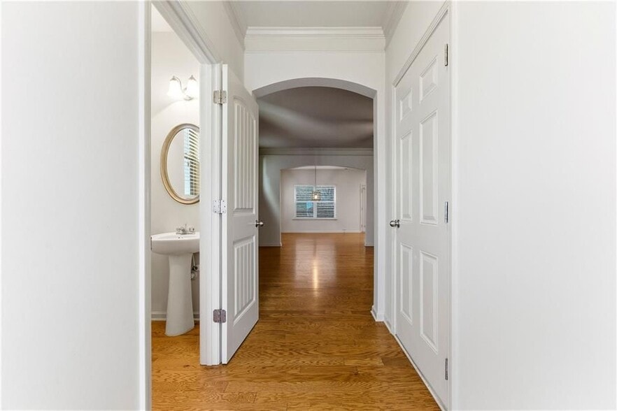 Building Photo - 413 Village View