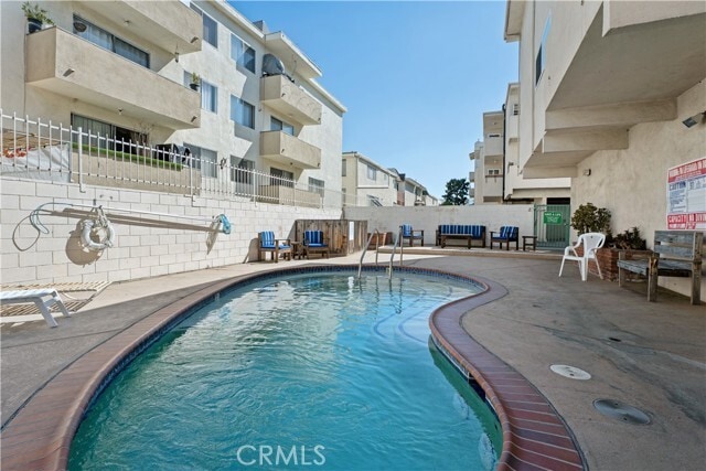 Building Photo - 5330 Zelzah Ave