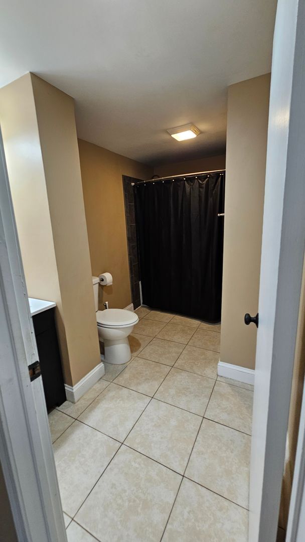 Building Photo - UPDATED BEAUTIFUL 3 BEDROOM/2 BATH