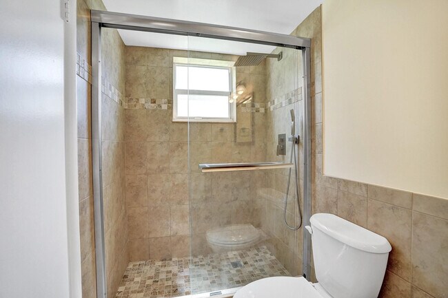 Building Photo - 301 SE 3rd St