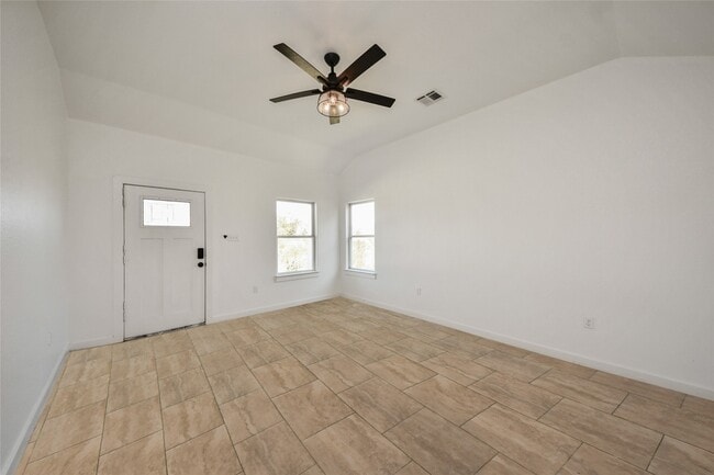 Building Photo - 450 Rd 5512