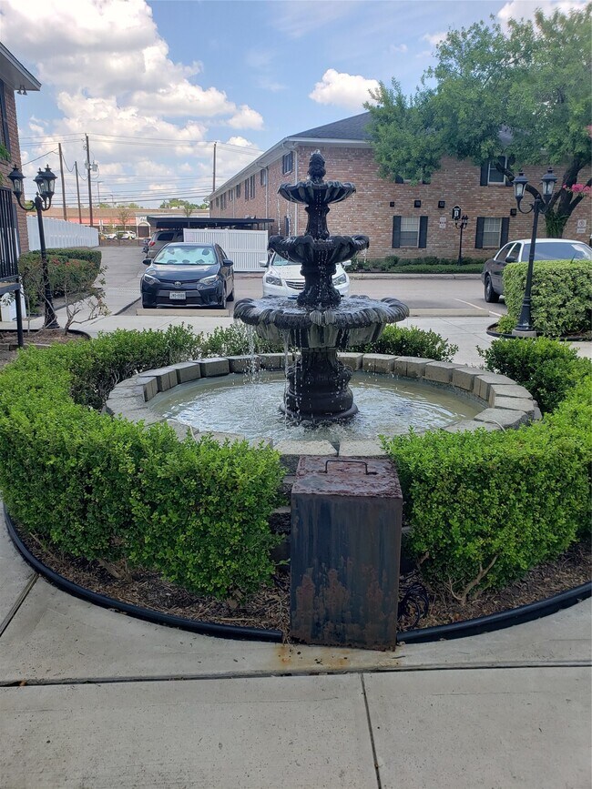 Building Photo - 14333 Memorial Dr