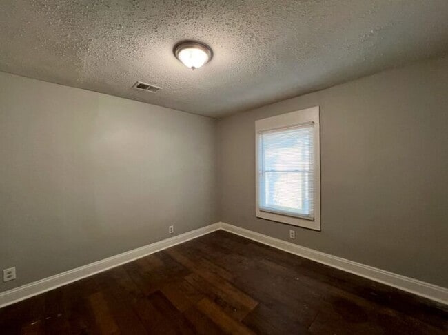 Building Photo - 433 Carpenter St