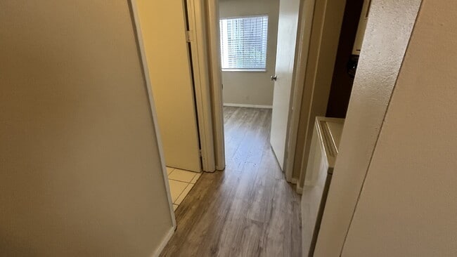 Building Photo - First Floor 2-bed, 2-bath, no carpet here!