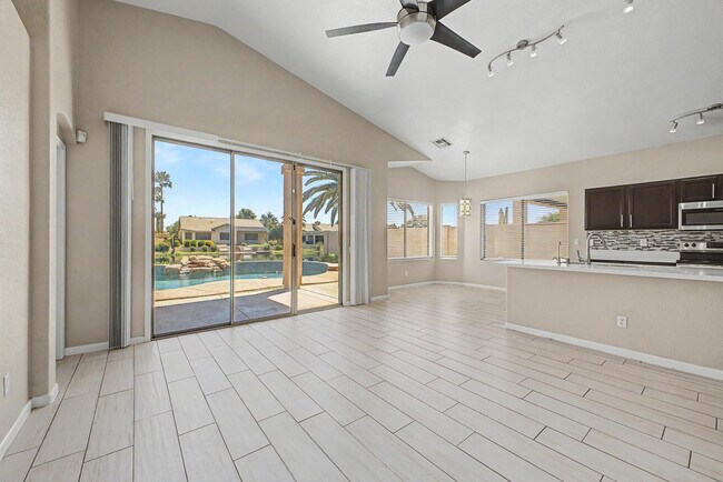 Building Photo - 1331 W Blue Ridge Ct
