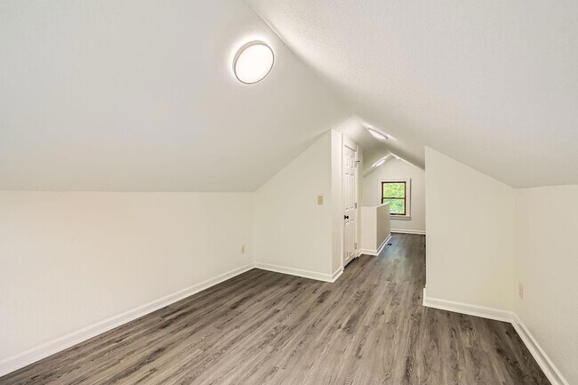 Building Photo - 1083 Western Ave N