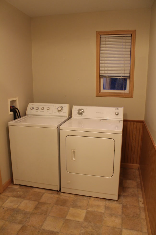 Building Photo - 1519 Baker Dr