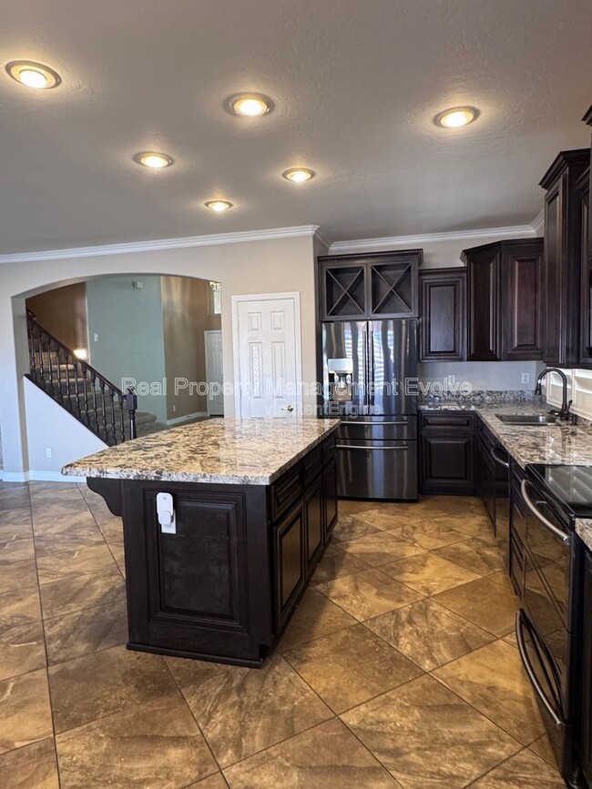 Building Photo - 10426 E Dolphin Ave