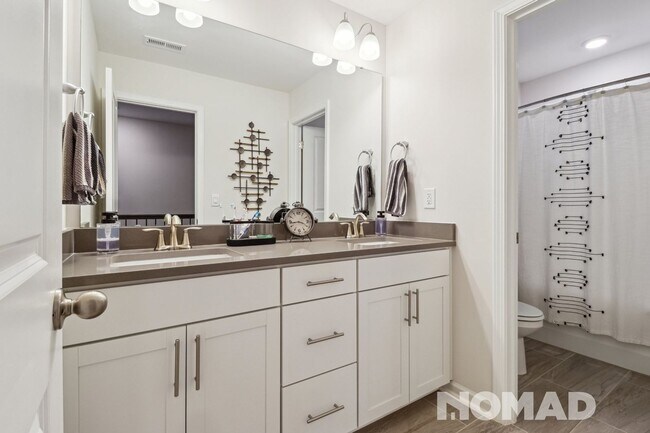Building Photo - Spacious 4BR Single Family House with swim...