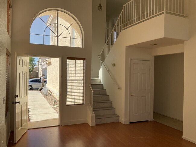 Building Photo - 5726 Roundrock Dr