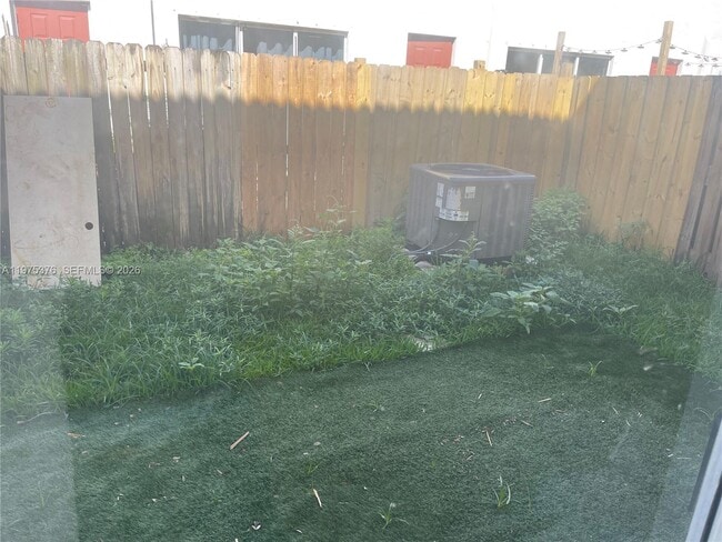 Building Photo - 942 NE 42nd Pl