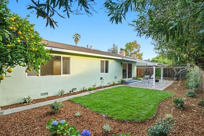 Building Photo - 841 Nectarine Ave