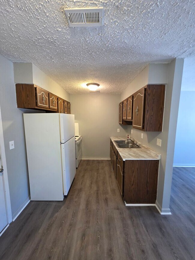 Building Photo - 737 St Nicholas Dr