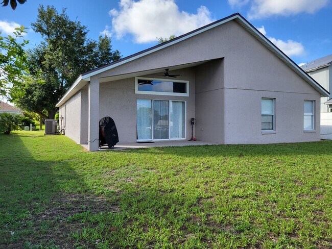 Building Photo - 359 Sir Phillips Dr