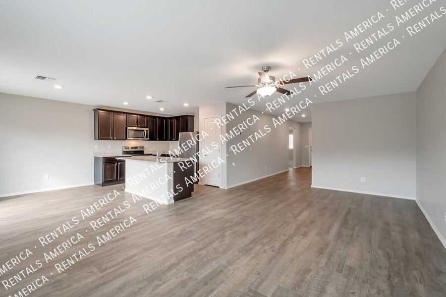 Building Photo - 495 W Geib Ave