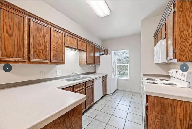 Building Photo - 1601 Wood Ave