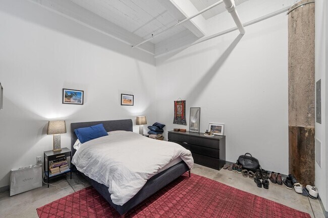 Building Photo - 700 N Washington Ave