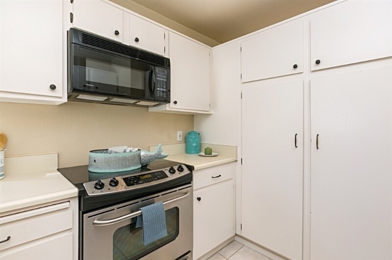 Building Photo - 930 Via Mil Cumbres