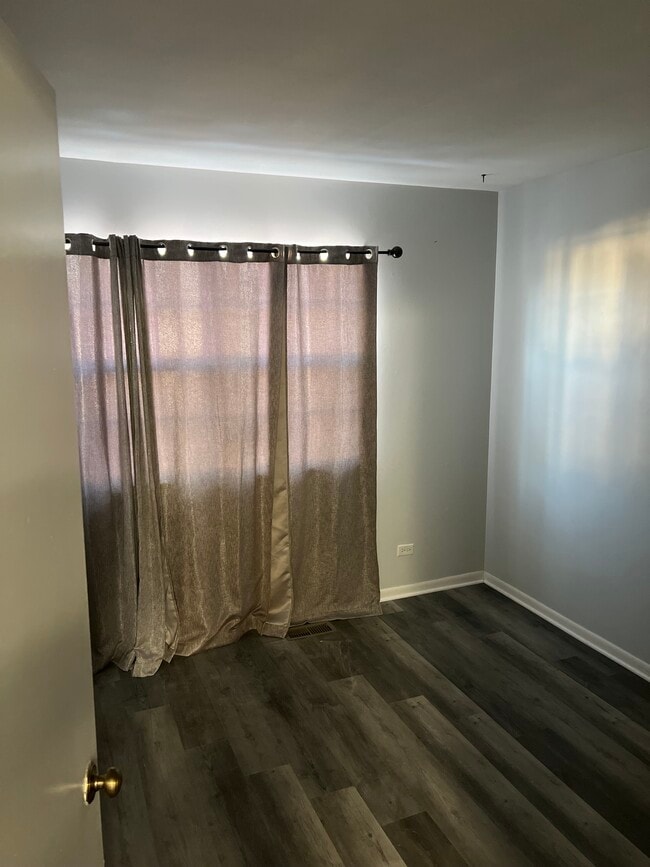 Building Photo - 820 Dracut Ln