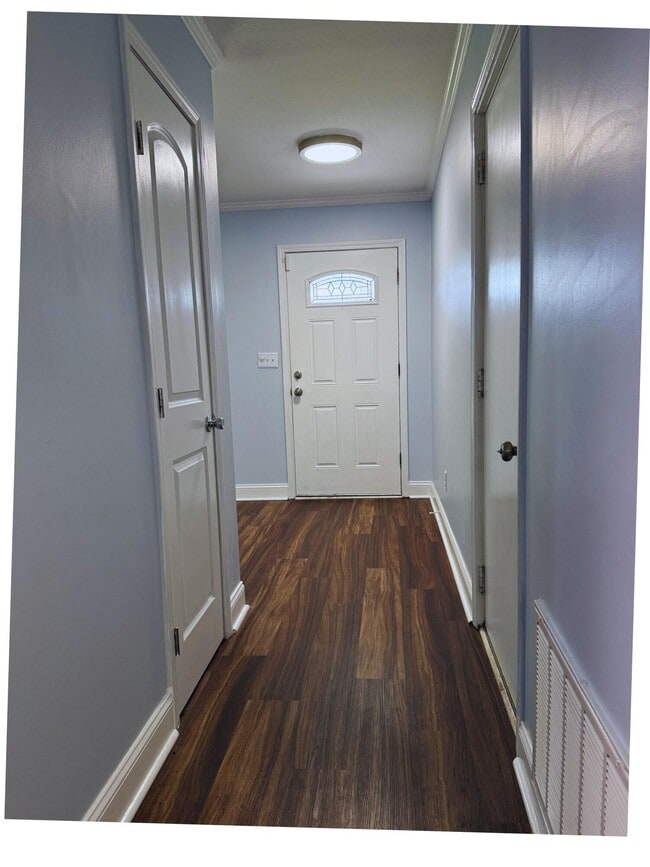 Building Photo - 709 Osage Dr