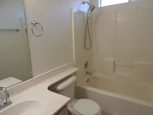 Building Photo - Beautiful 3+2 Corner Lot home near the Golf Course!