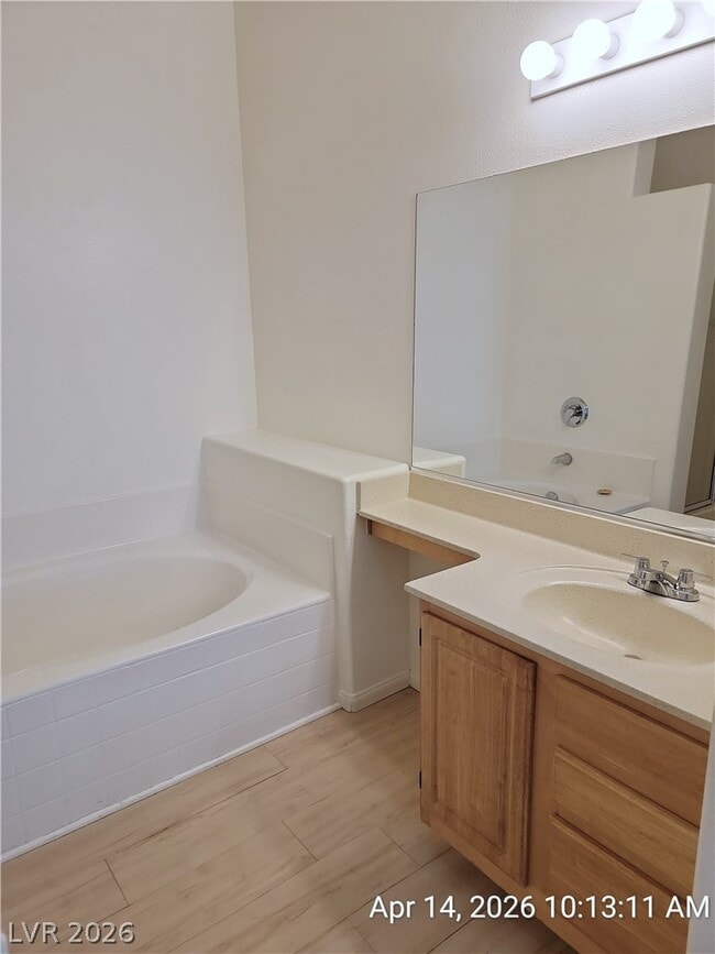 Building Photo - 5650 E Sahara Ave