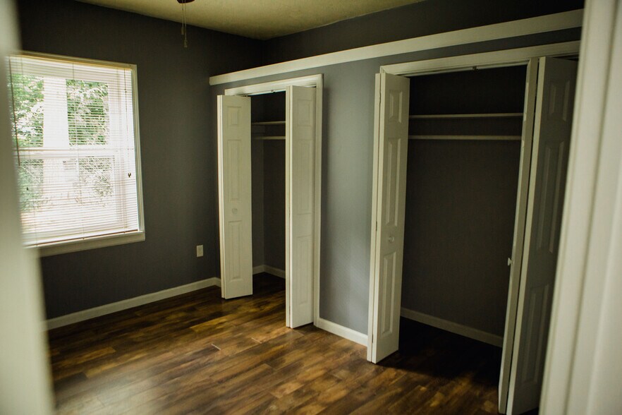 Building Photo - 3321 N Kinser Pike