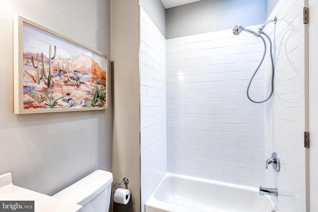 Building Photo - 626 S Curley St