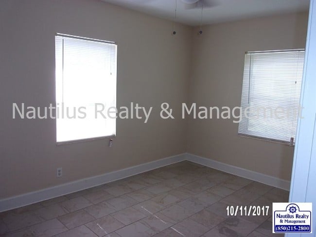 Building Photo - 5114 Beach Dr