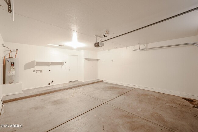 Building Photo - 12811 N Palm St