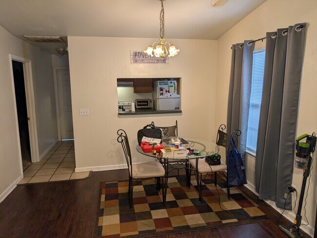 Dining - 2443 Chateau Ln