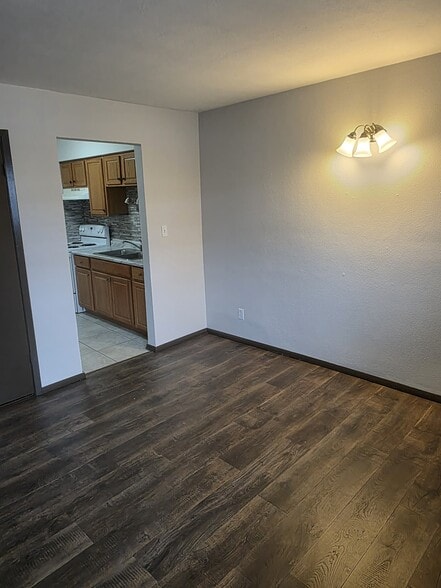 Dining area - 212 N 44th St