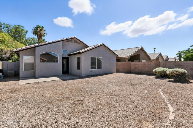 Building Photo - 1424 E Binner Dr