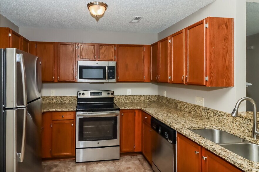 Building Photo - 11416 Northwoods Forest Dr