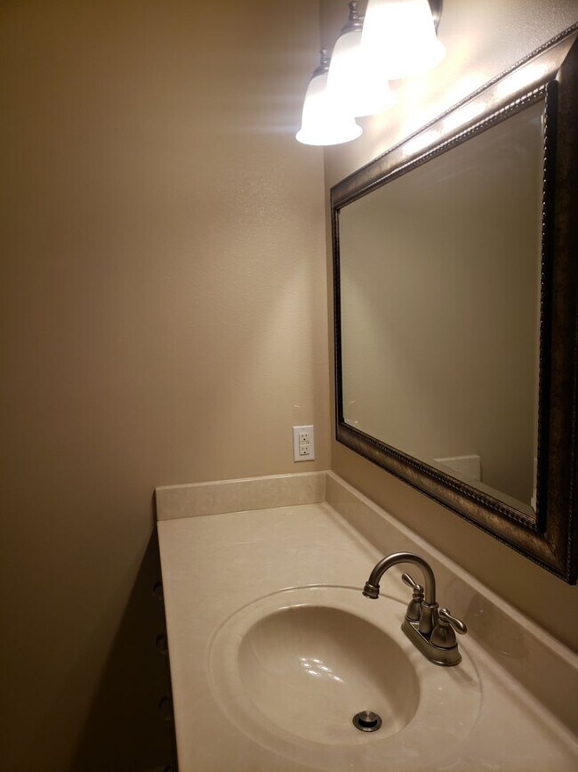 Building Photo - 3 bedroom in Sound Hammock Navarre!!