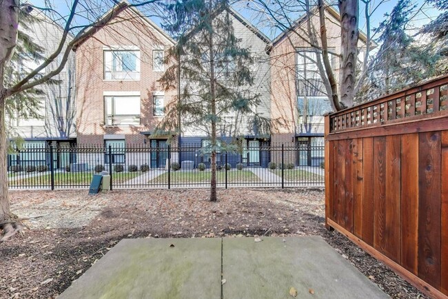 Building Photo - 513 Grove Ln