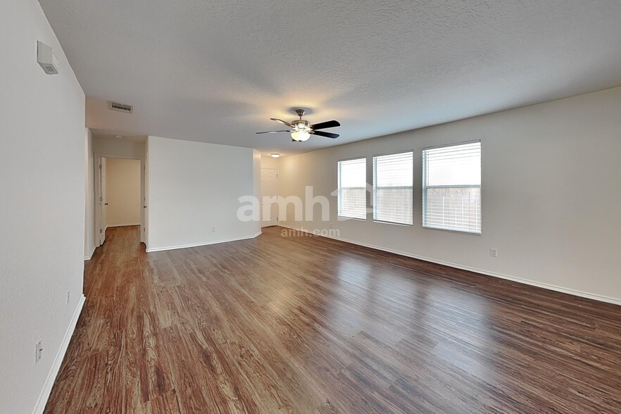 Building Photo - 9210 Laguna Falls