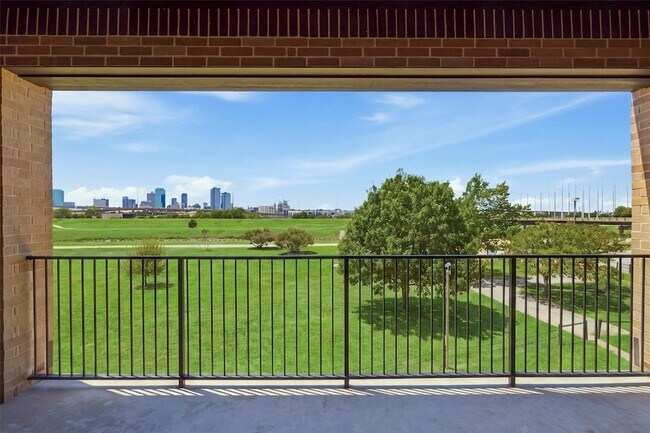 Building Photo - 404 Vista Buena Trl